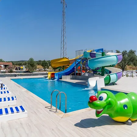 Simlarda Aquapark Фермерський будинок *